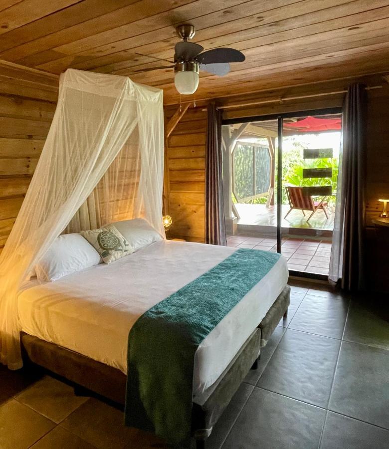 Eden Jungle Lodge 보카스 타운 외부 사진